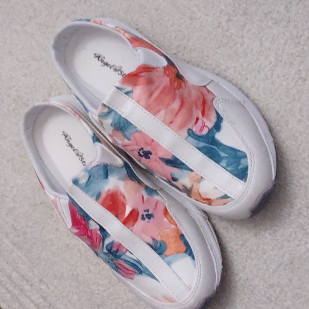 New angel steps slip on sneakers size 7